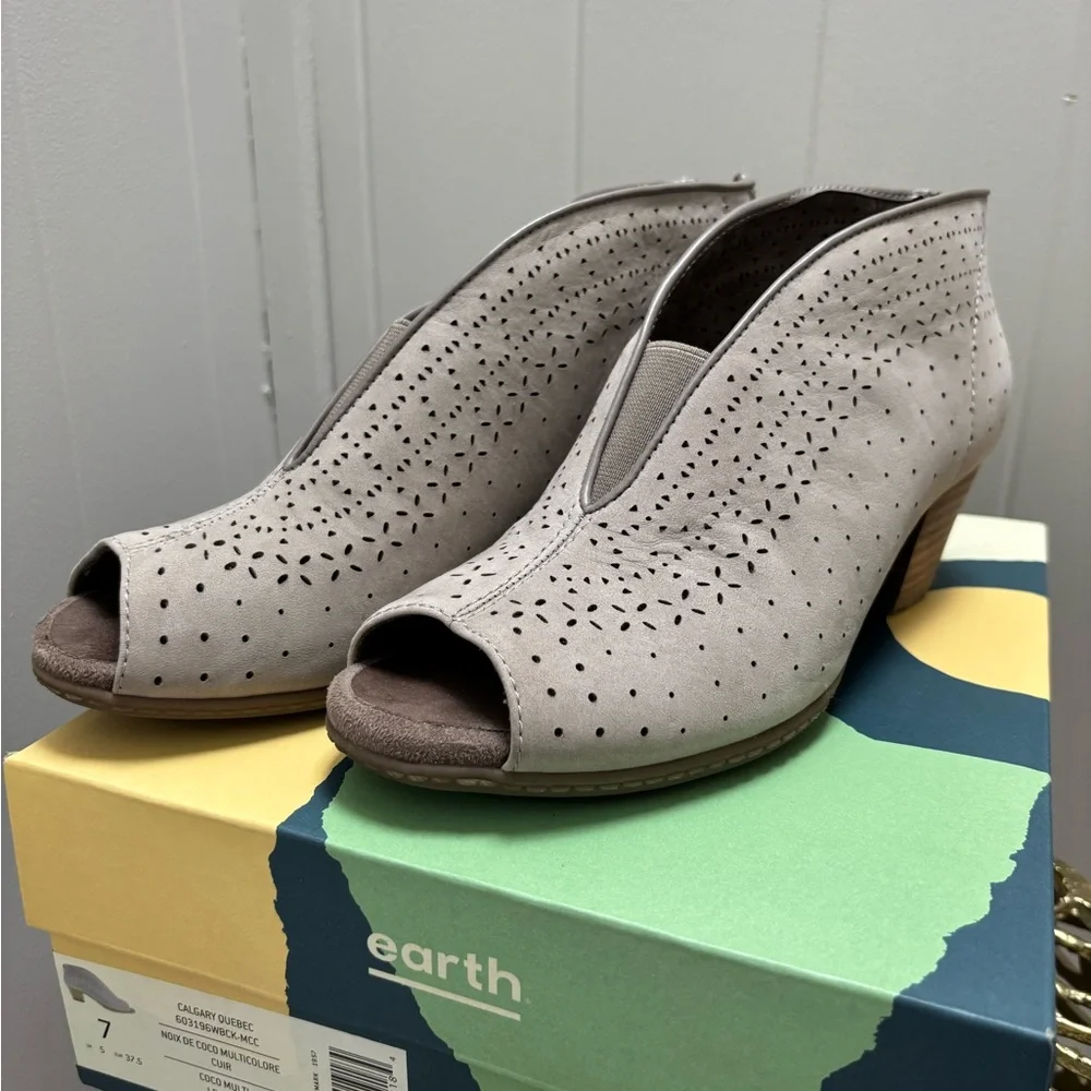 NWT Earth Zip Up Shoes Womens Size 7